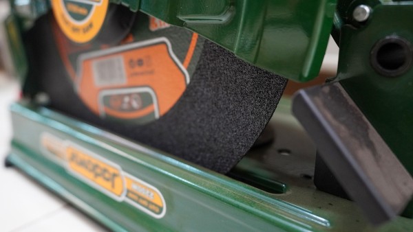 Sierra Sensitiva 2200w 14puLG 3700rpm Jadever - Imagen 5