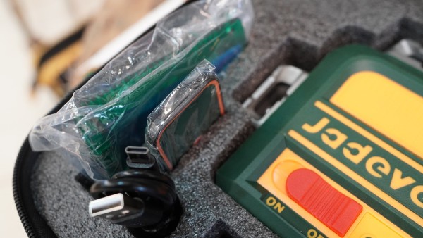 Nivel Laser 12 Líneas 3d Verde Con Batería 12v Jadever 30m - Imagen 8