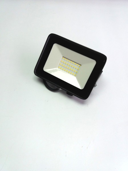 Foco Reflector Led 30w Luz Fria Blanca 6500k Intemperie Ip66 - Imagen 4