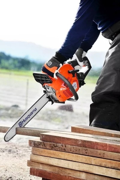 Motosierra A Nafta Husqvarna 135 Torq-x 41cc Con Espada 40cm - Imagen 2